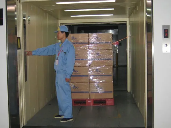 Center Opening Stable Cargo Freight Elevator Lift